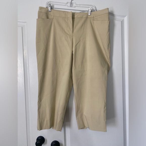 Lane Bryant Slim Crop Capri Khaki Women’s Size 18 - Picture 1 of 2